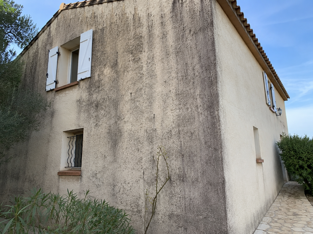 Façade avant nettoyage haute pression