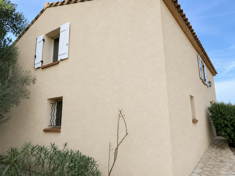 Nettoyage de façade ou ravalement : quelle différence pour votre maison ?