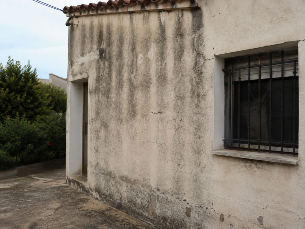 Ravalement de façade Montpellier avant intervention Power Clean